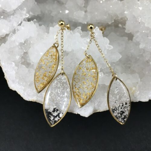 Boucles d'oreilles duo de navettes feuille d’or et feuille d’argent