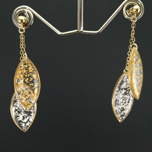 Boucles d'oreilles duo de navettes feuille d’or et feuille d’argent